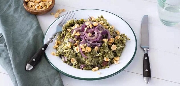 Recept: Boerenkoolstamppot met rode ui en noten