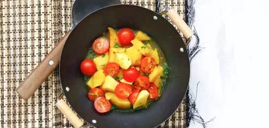 Recept: Gekruide aardappelen met tomaten