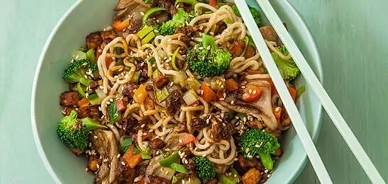 Recept: Noedelsalade met tempeh en sojadressing