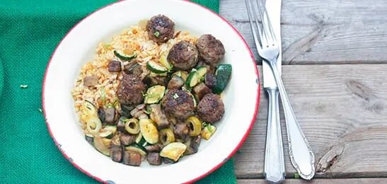 Recept: Groenteroerbak met gehaktballetjes en rijst