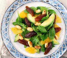 Recept: Salade met dadels, venkel, bloedsinaasappel en avocado