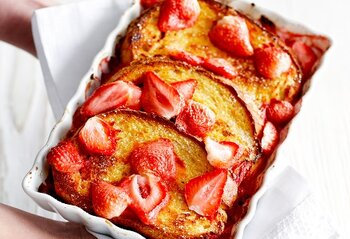 Recept: Bread en butterpudding met aardbeien