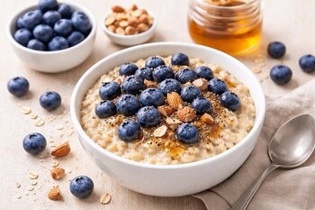 Recept: Blauwe bessen havermoutkom